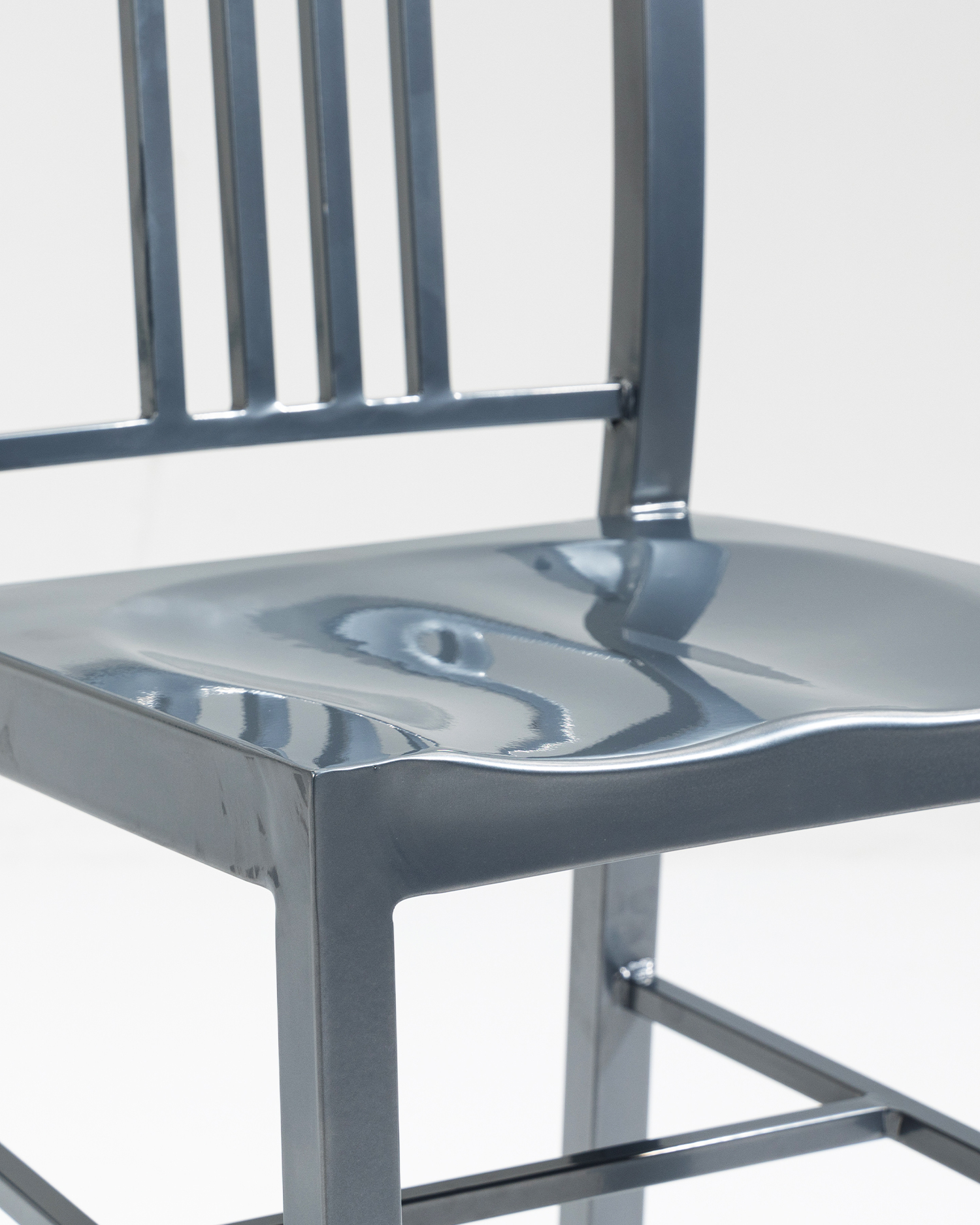 Cadeira de ferro de design atemporal Cadeira de ferro de design atemporal